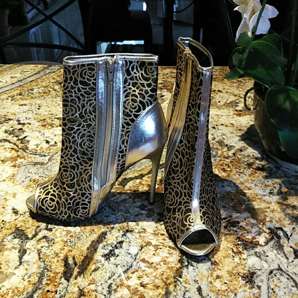 Shoes - Picture 2 of 4